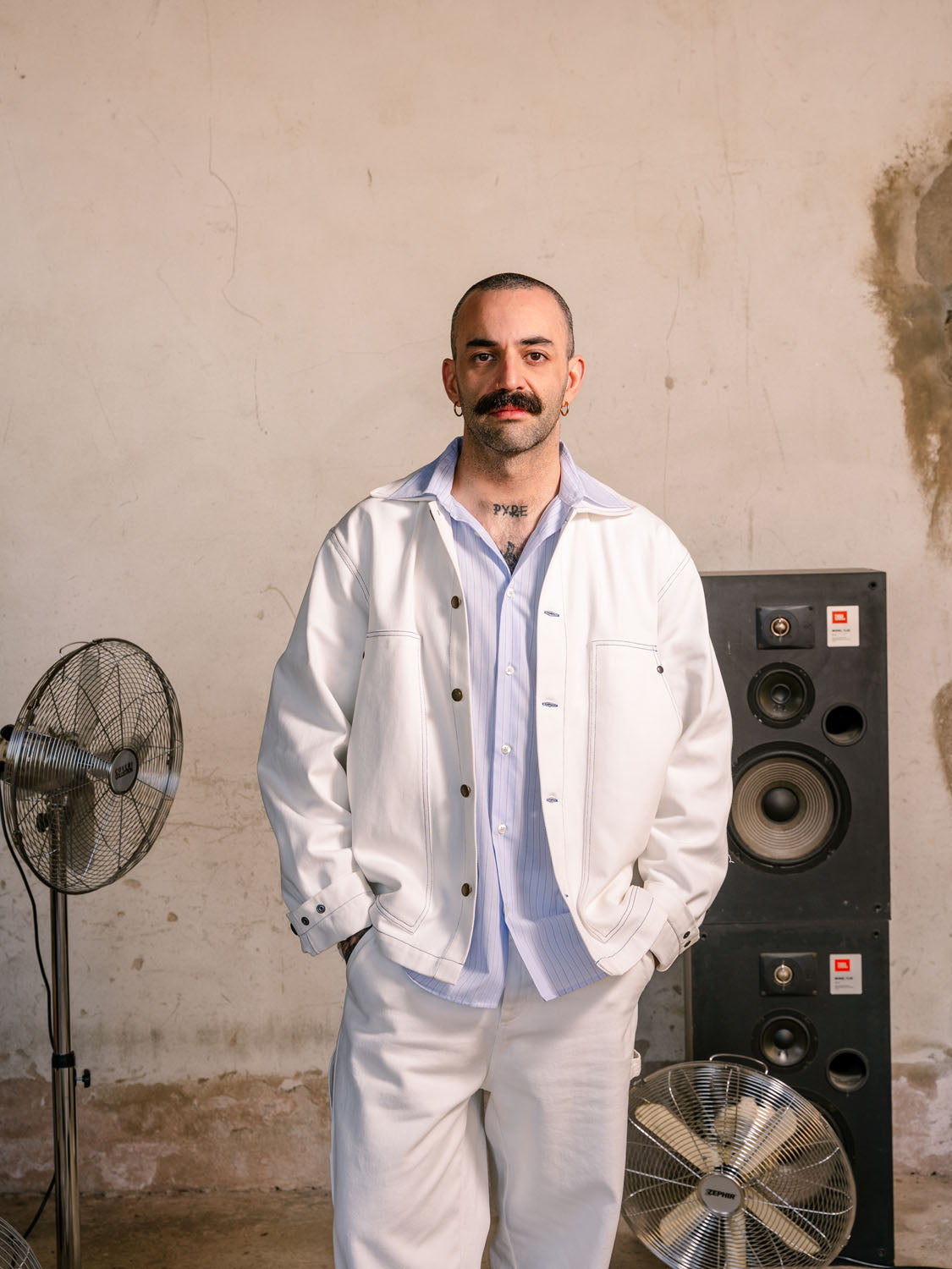 Big Pocket Bull Denim Jacket With Contrast Stitch